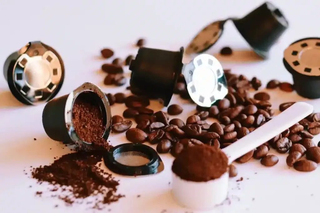 Wirf deine gebrauchten Kaffeekapseln nicht weg — 4 Wege, wie du sie in der Küche wiederverwenden kannst